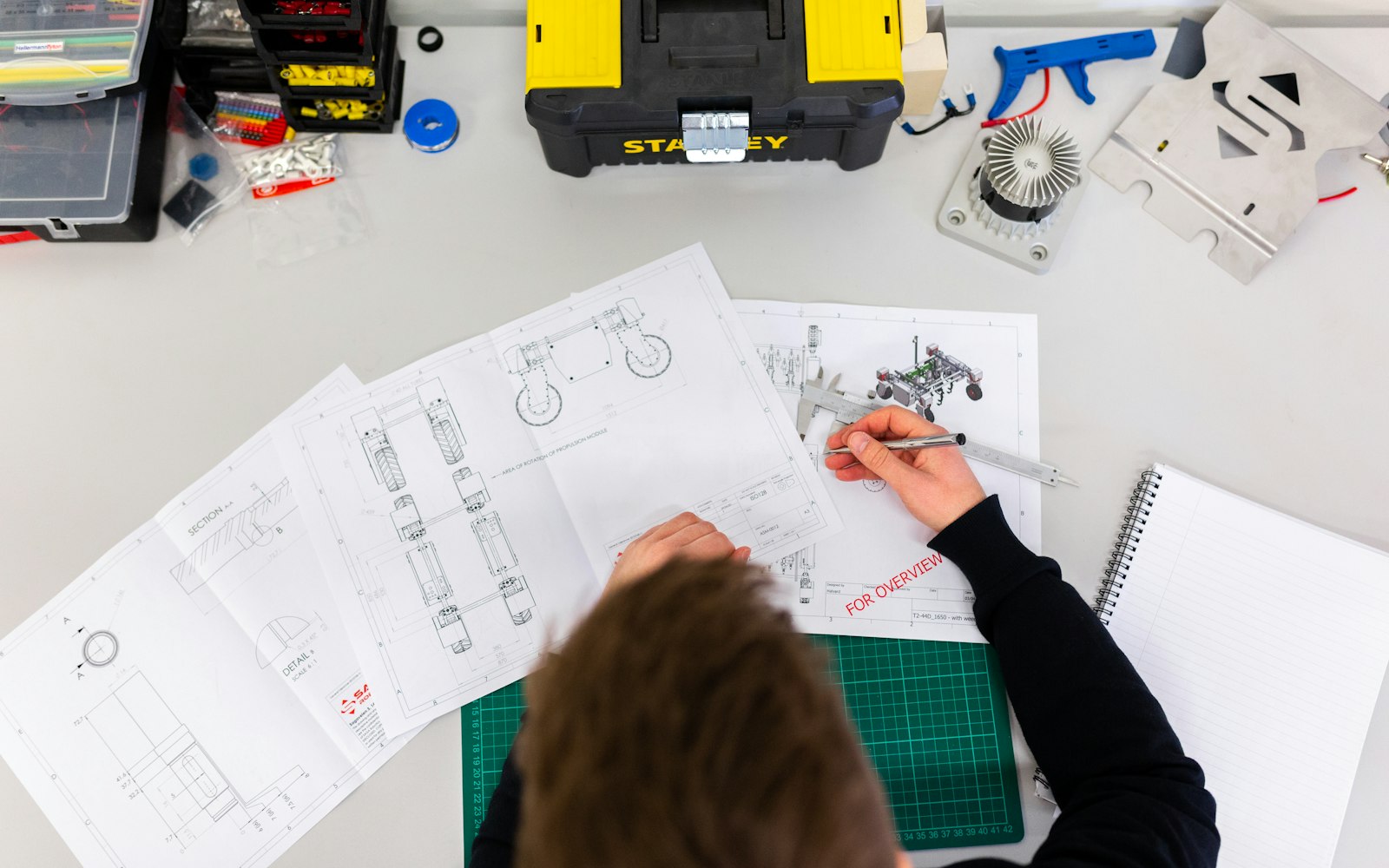 10 DFM Tips That Cut Injection Molding Costs Before Cutting Steel